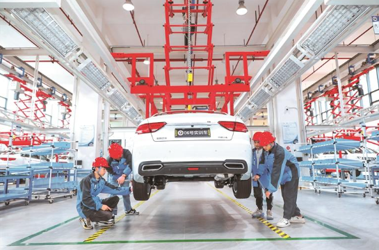 beat365在线体育官网登录入口学生进行实训。 赵光煜 摄.png